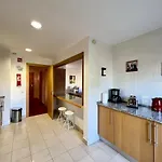Апартаменти Modern 4 With Pool By Homing *