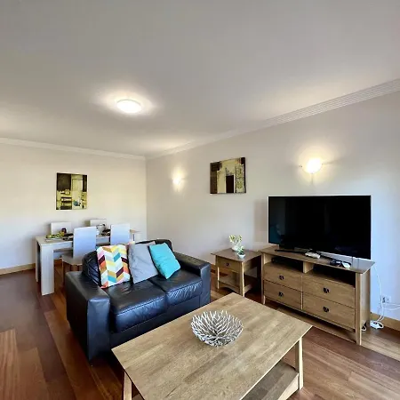 Апартаменти Modern 4 With Pool By Homing Албуфейра