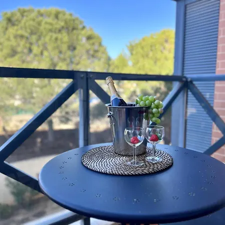 Modern 4 With Pool By Homing Apartman