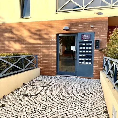 Modern 4 With Pool By Homing Apartman *