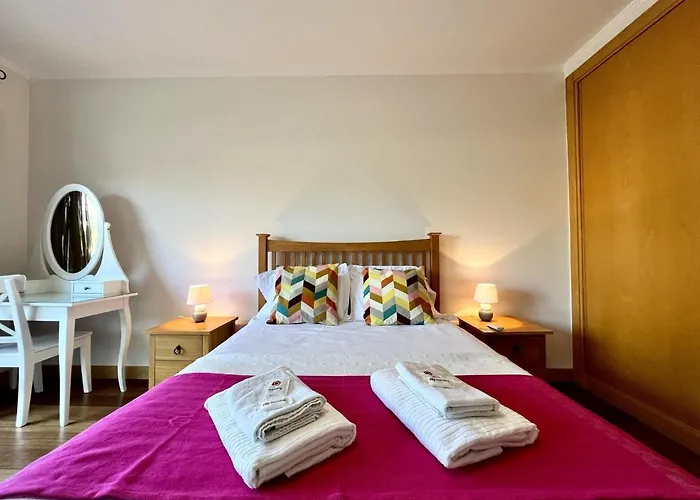 Apartment Modern 4 With Pool By Homing