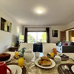 Modern 4 With Pool By Homing البوفيرا